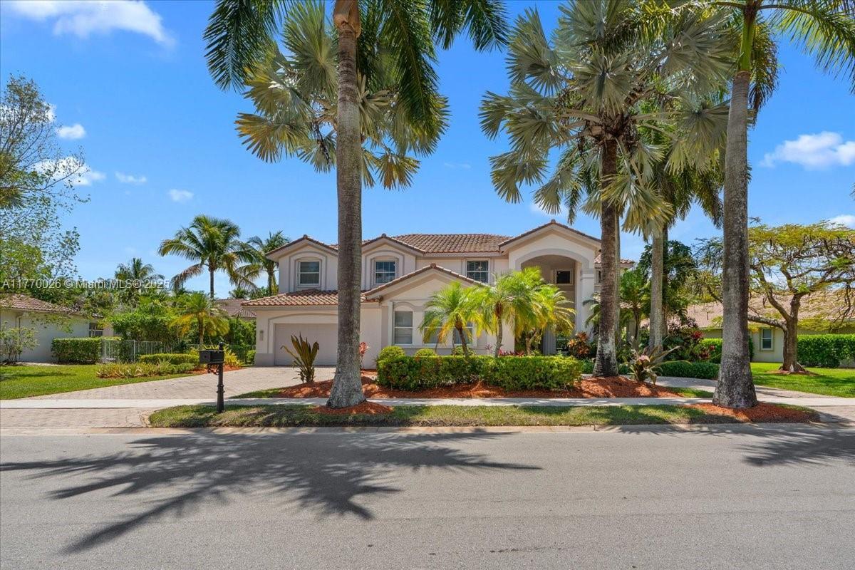 Property Photo: 1427 Victoria Isle Dr FL 33327