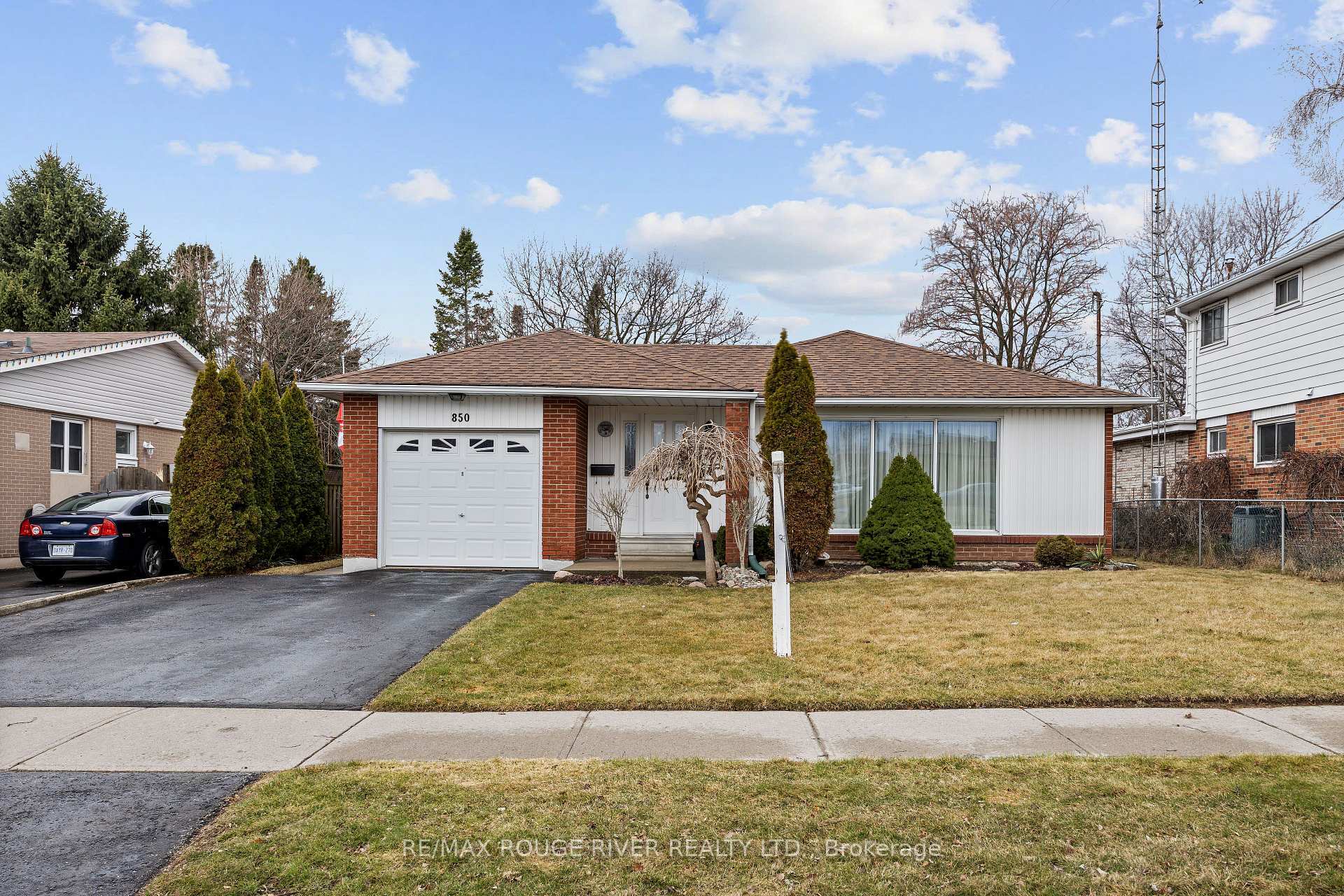 Property Photo: 850 West Shore Boulevard ON L1W 2V6