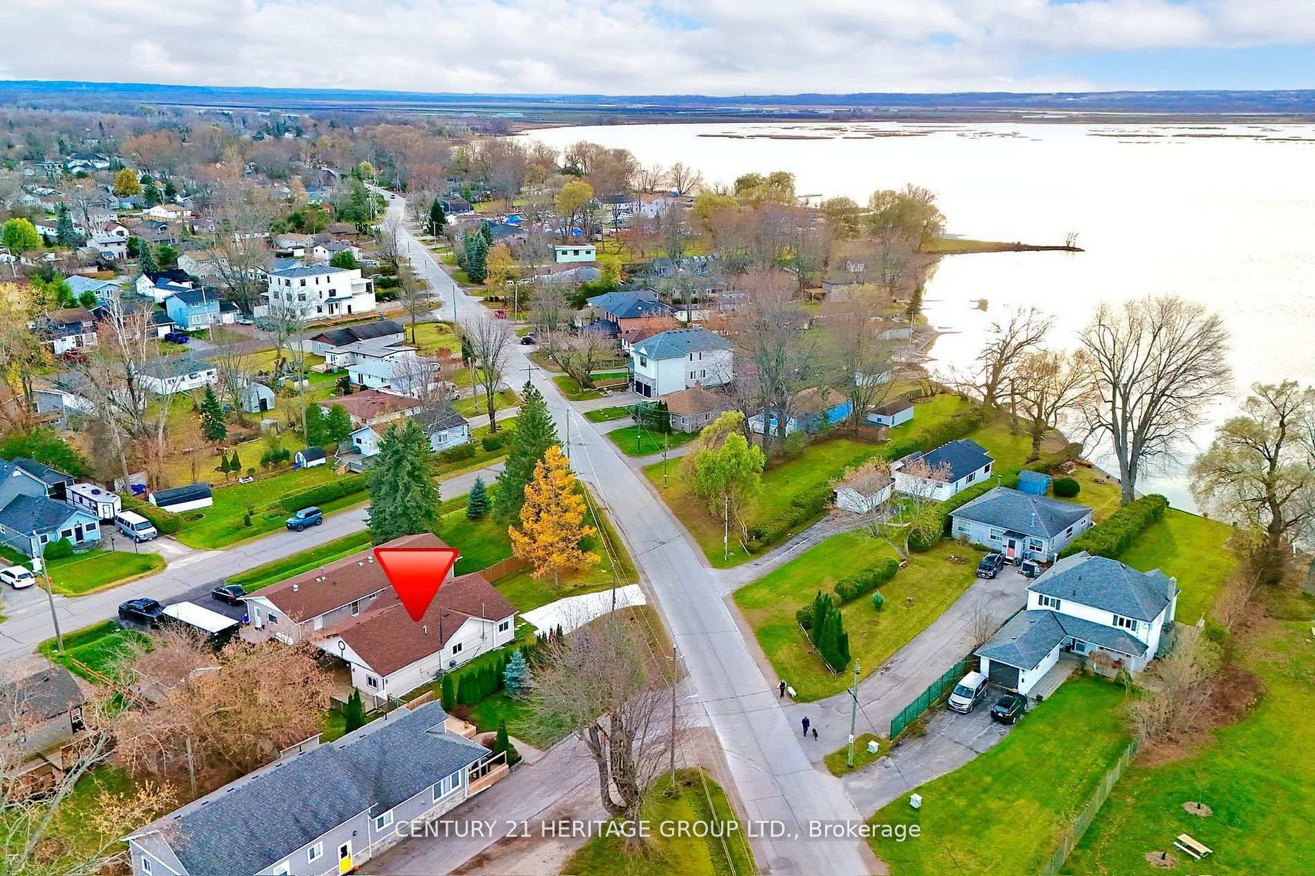 Photo de la propriété: 493 Lake Drive S ON L4P 1R5