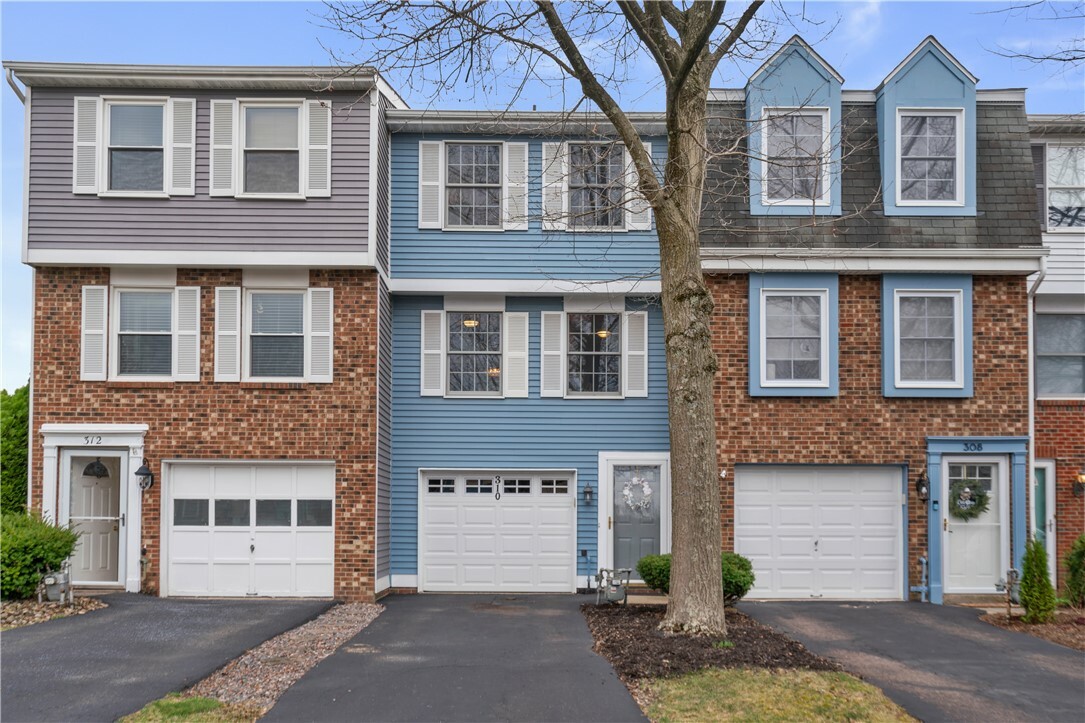 310 Redrome Cir W  South Fayette PA 15017 photo