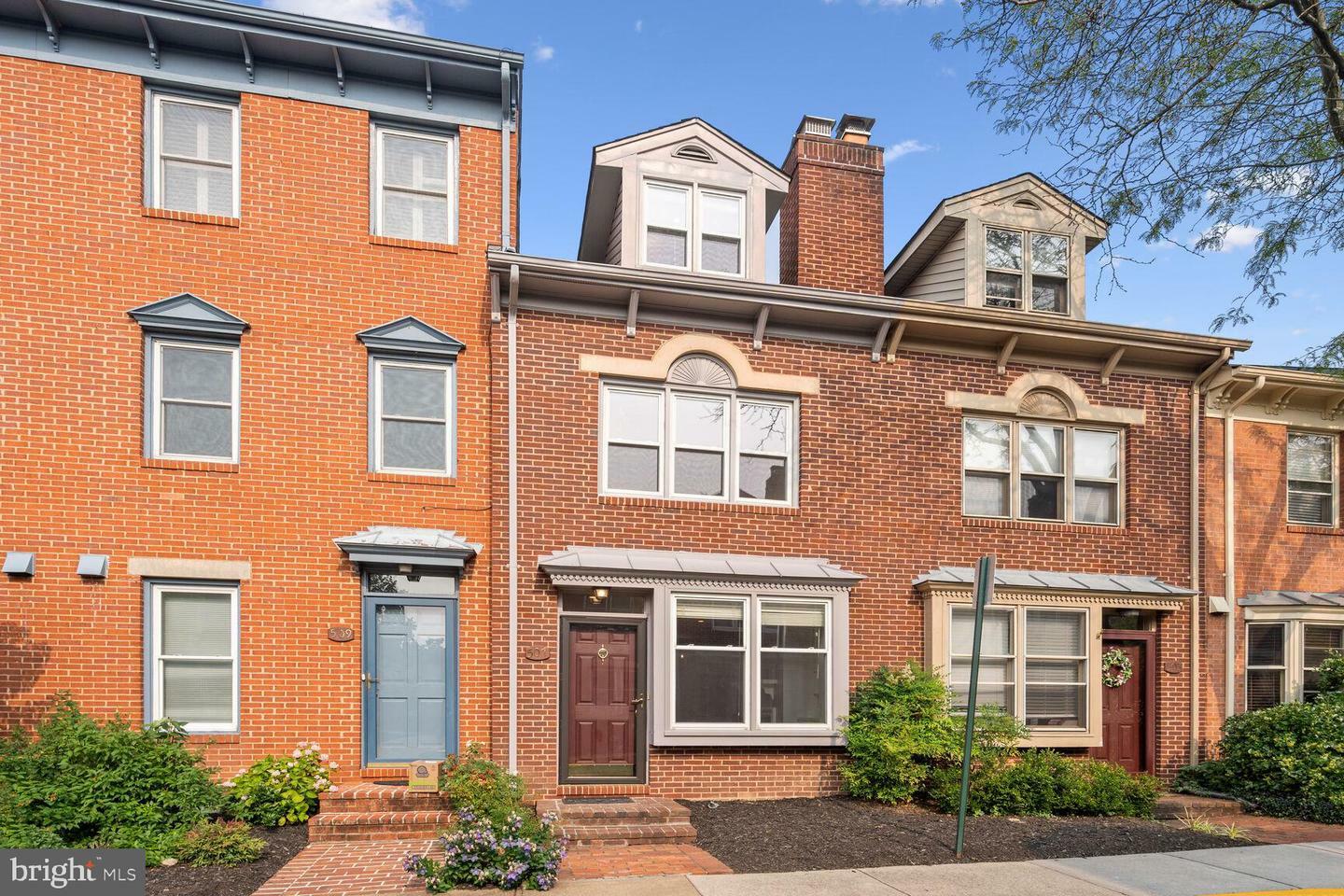507 Colecroft Court  Alexandria VA 22314 photo