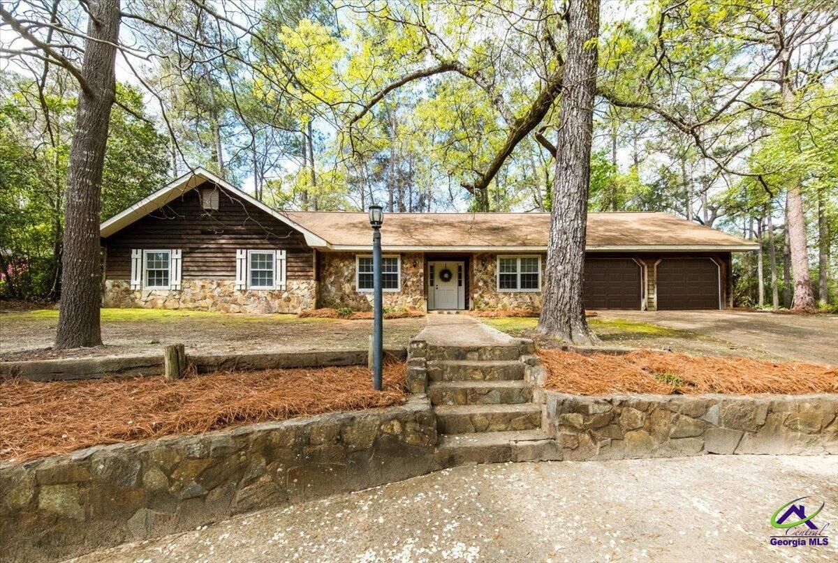 Property Photo: 211 Lake Front Drive GA 31088-6019
