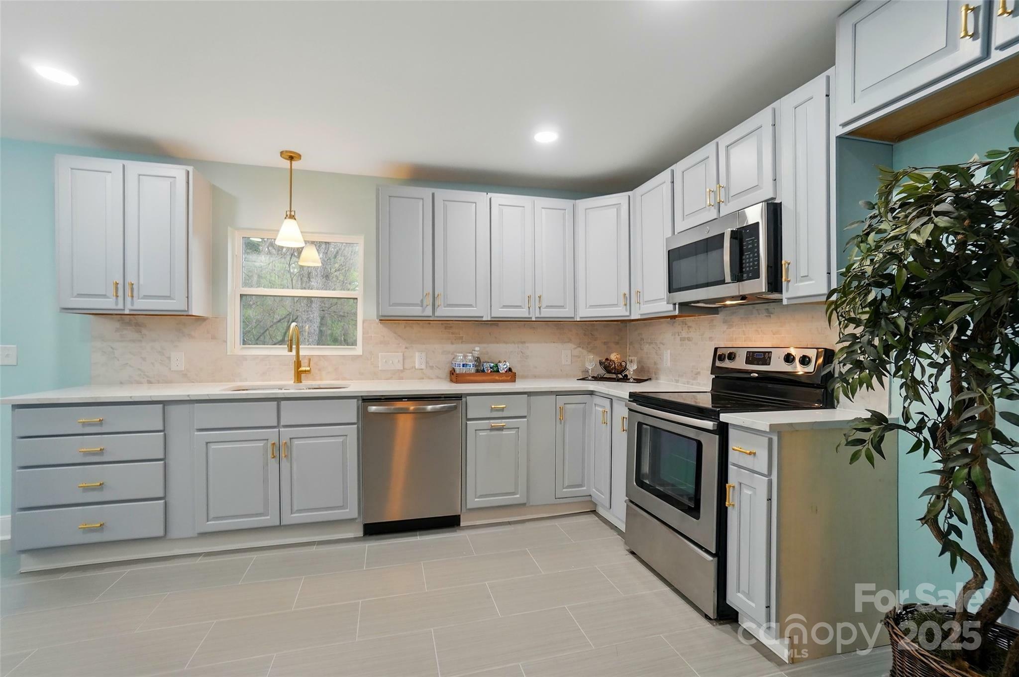 Property Photo: 220 E Bell Street 7 NC 28677