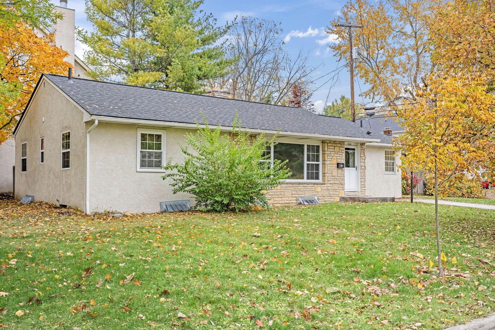 Property Photo: 3161 Avalon Road OH 43221