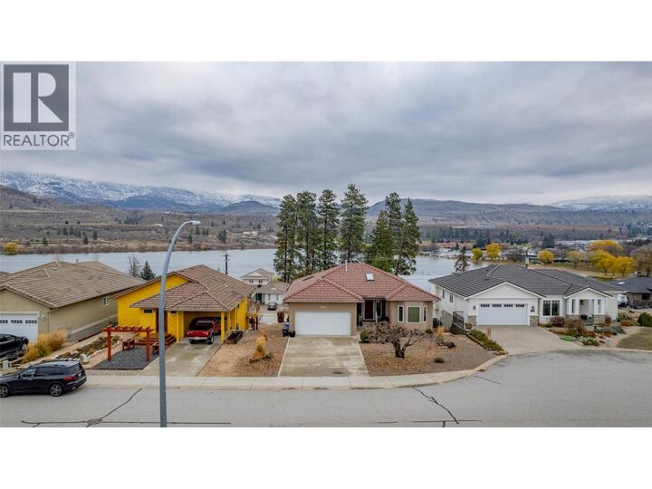 Photo de la propriété:  6812 Cabernet Place  BC V0H 1T4 