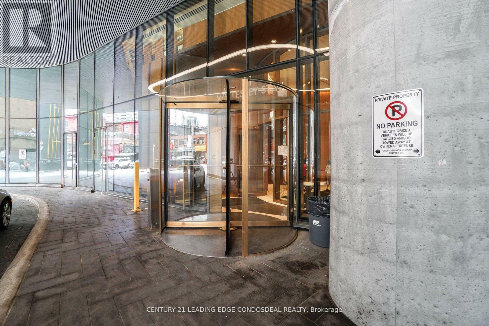 Property Photo: 11 Wellesley Street West 3710 ON M4Y 0G4