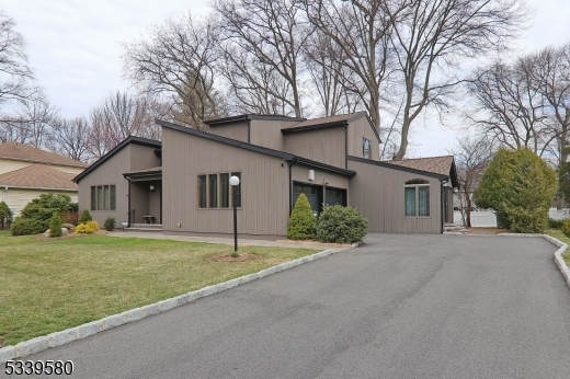 Property Photo: 5 Peach Ct NJ 07076