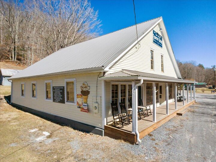 Property Photo: 8869 Sweet Springs Valley Rd WV 24941
