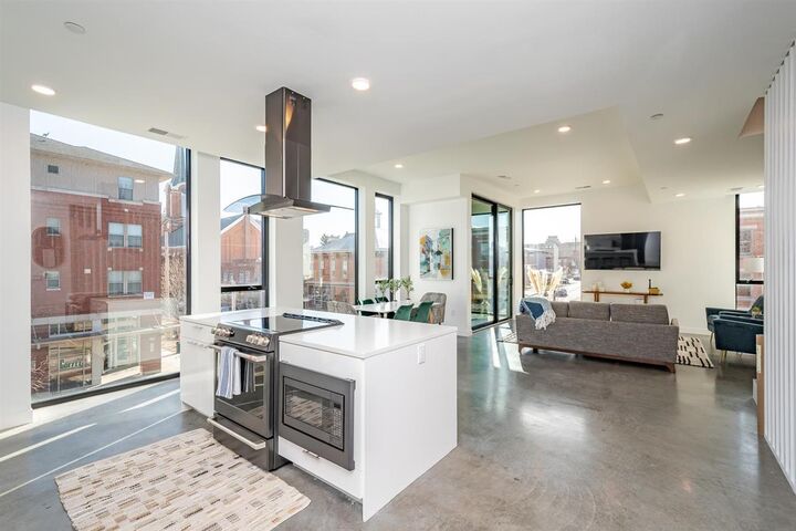 Property Photo: 202 N Linn St 203 IA 52245