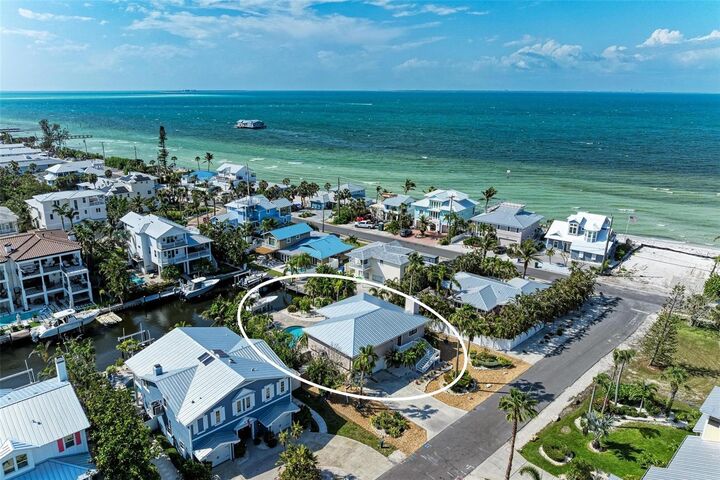 Property Photo: 526 Loquat Drive FL 34216