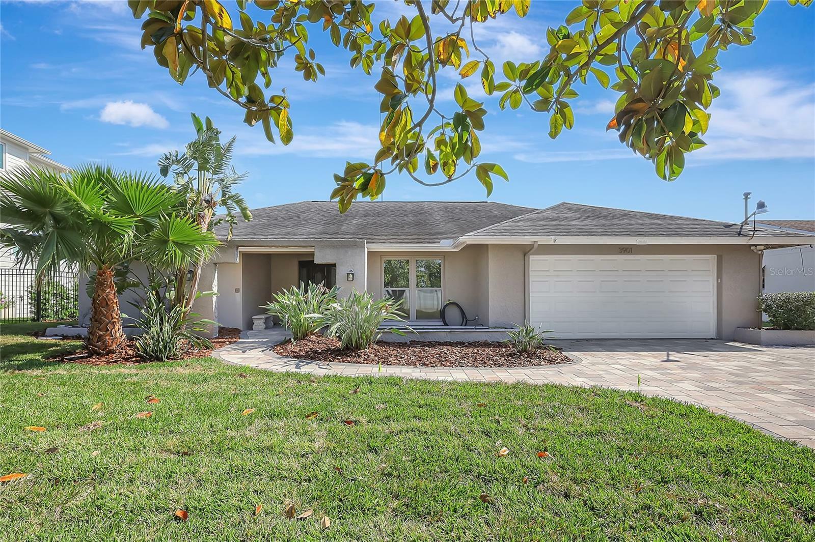 Property Photo:  3901 E Eden Roc Circle  FL 33634 