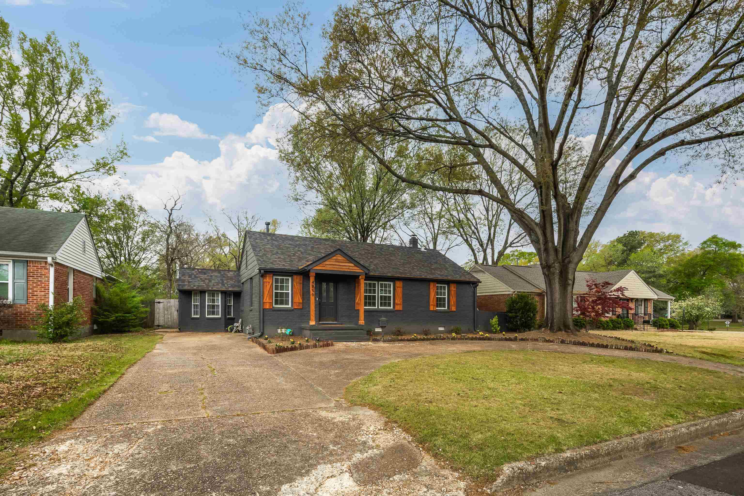 Property Photo: 4859 Spottswood Ave TN 38117