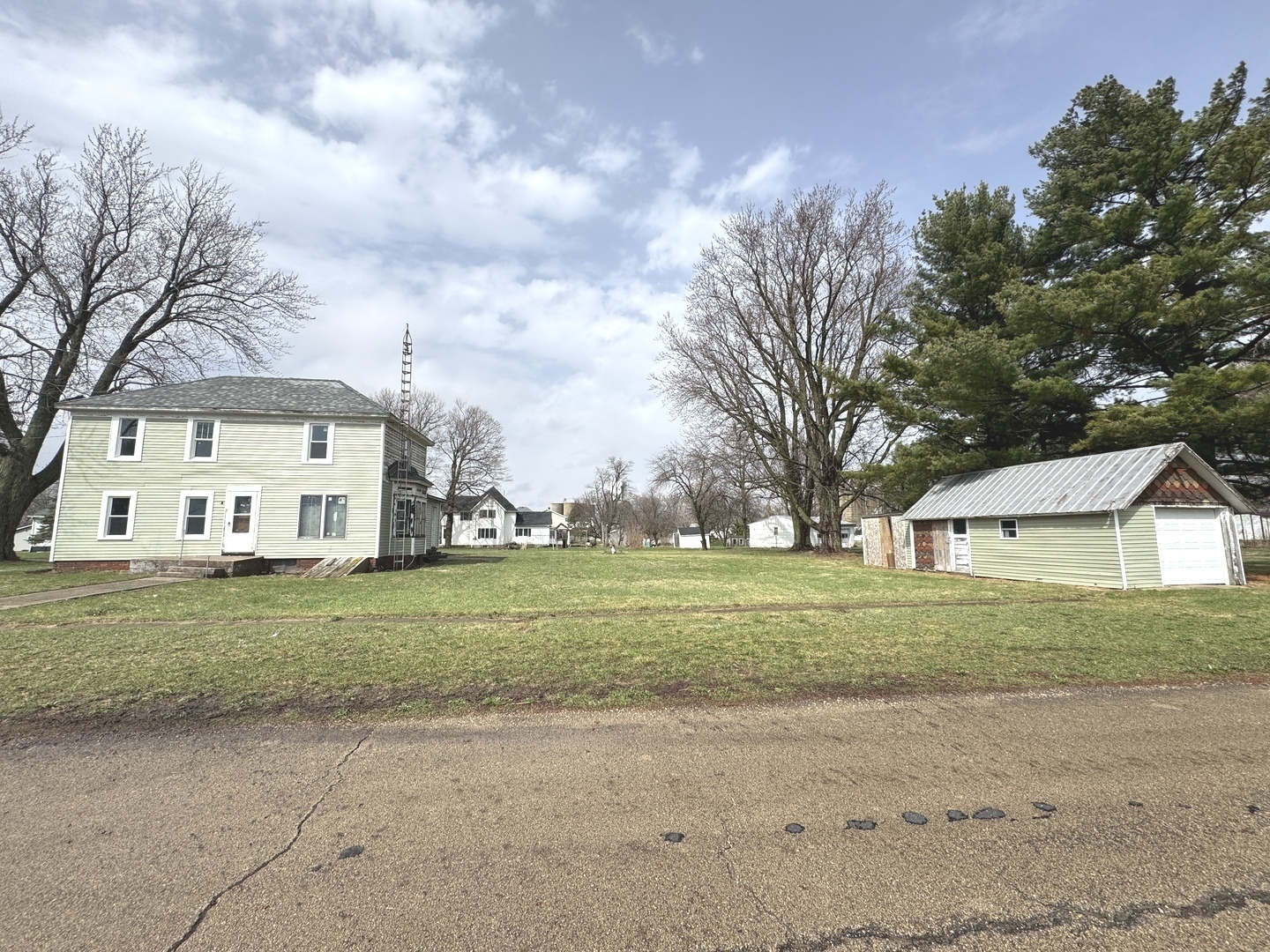 Property Photo: 108 W 3rd Street IL 61367