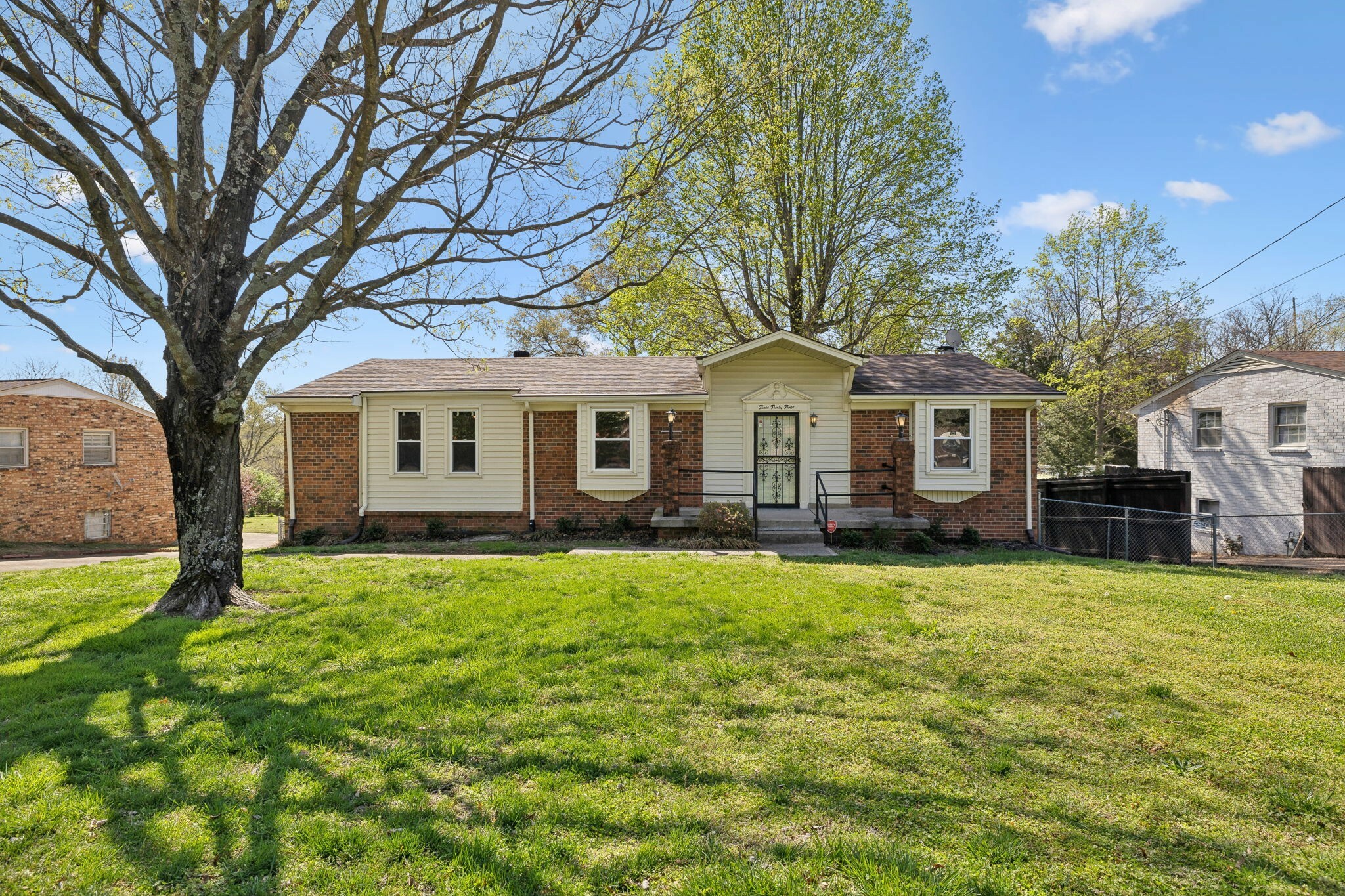 Property Photo: 333 Ash Grove Dr TN 37211