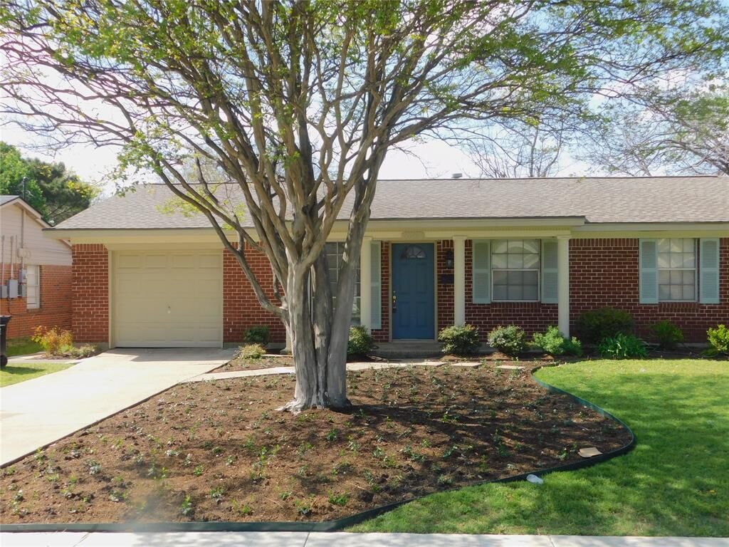 Property Photo:  2711 Eastbrook Drive  TX 75150 