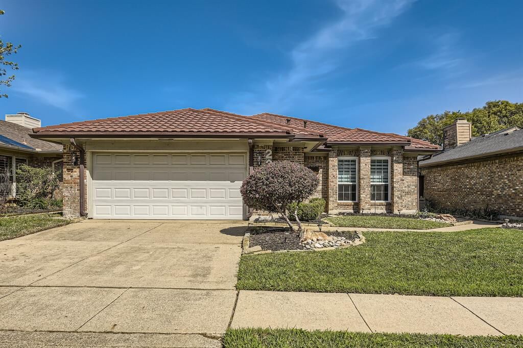 Property Photo:  2211 Mediterranean Avenue  TX 76011 