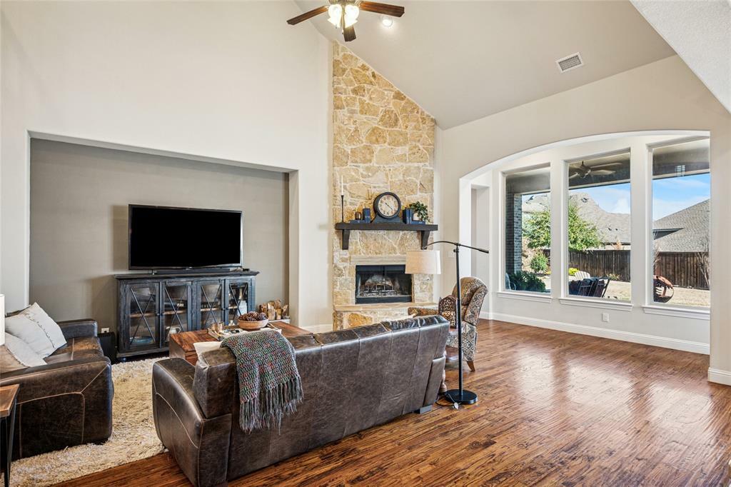 Property Photo: 908 Champions Court TX 76262