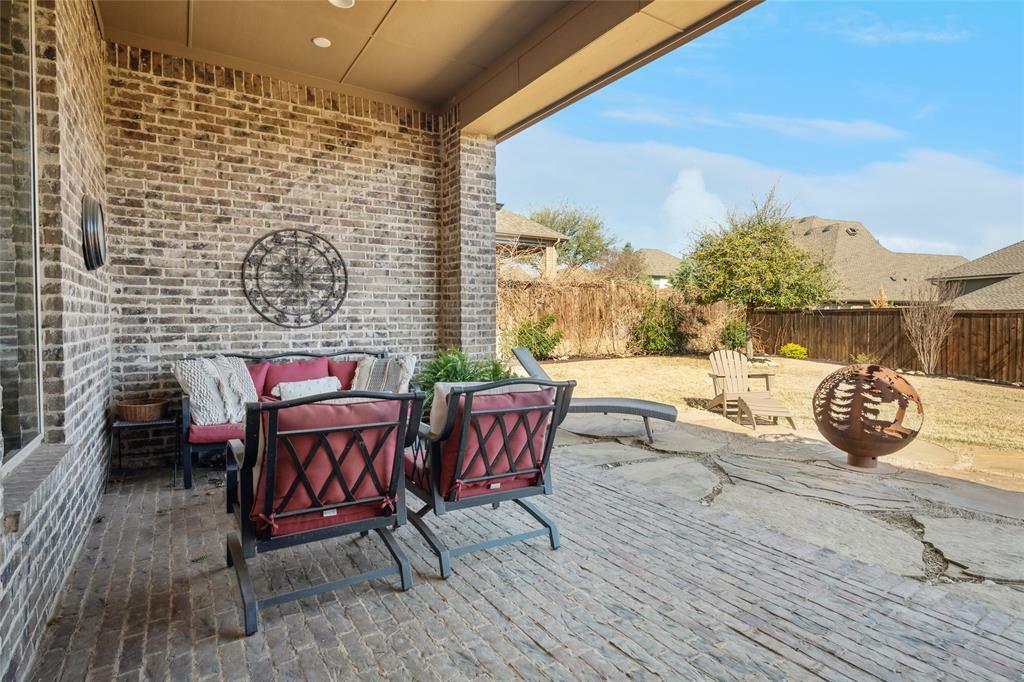 Property Photo: 908 Champions Court TX 76262