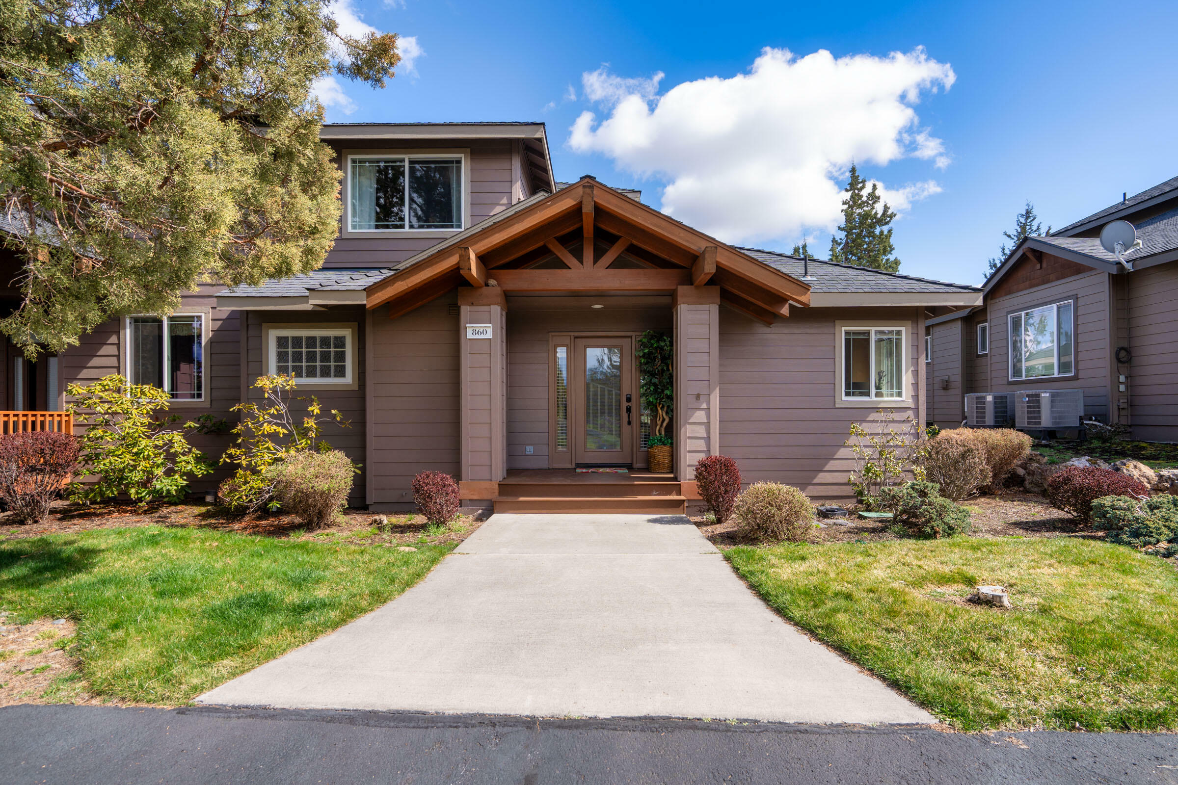 Property Photo: 860 Golden Pheasant Drive OR 97756