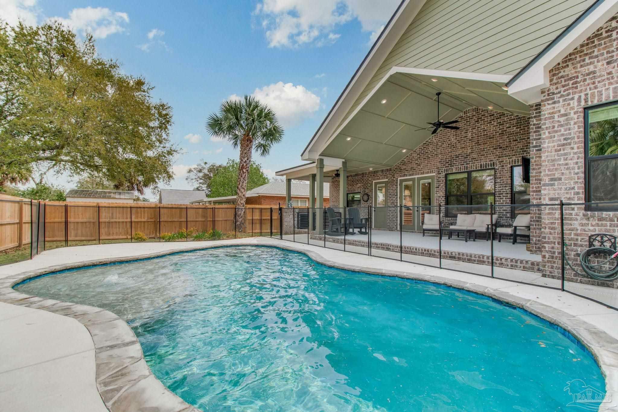 Property Photo: 1812 E Hernandez FL 32503
