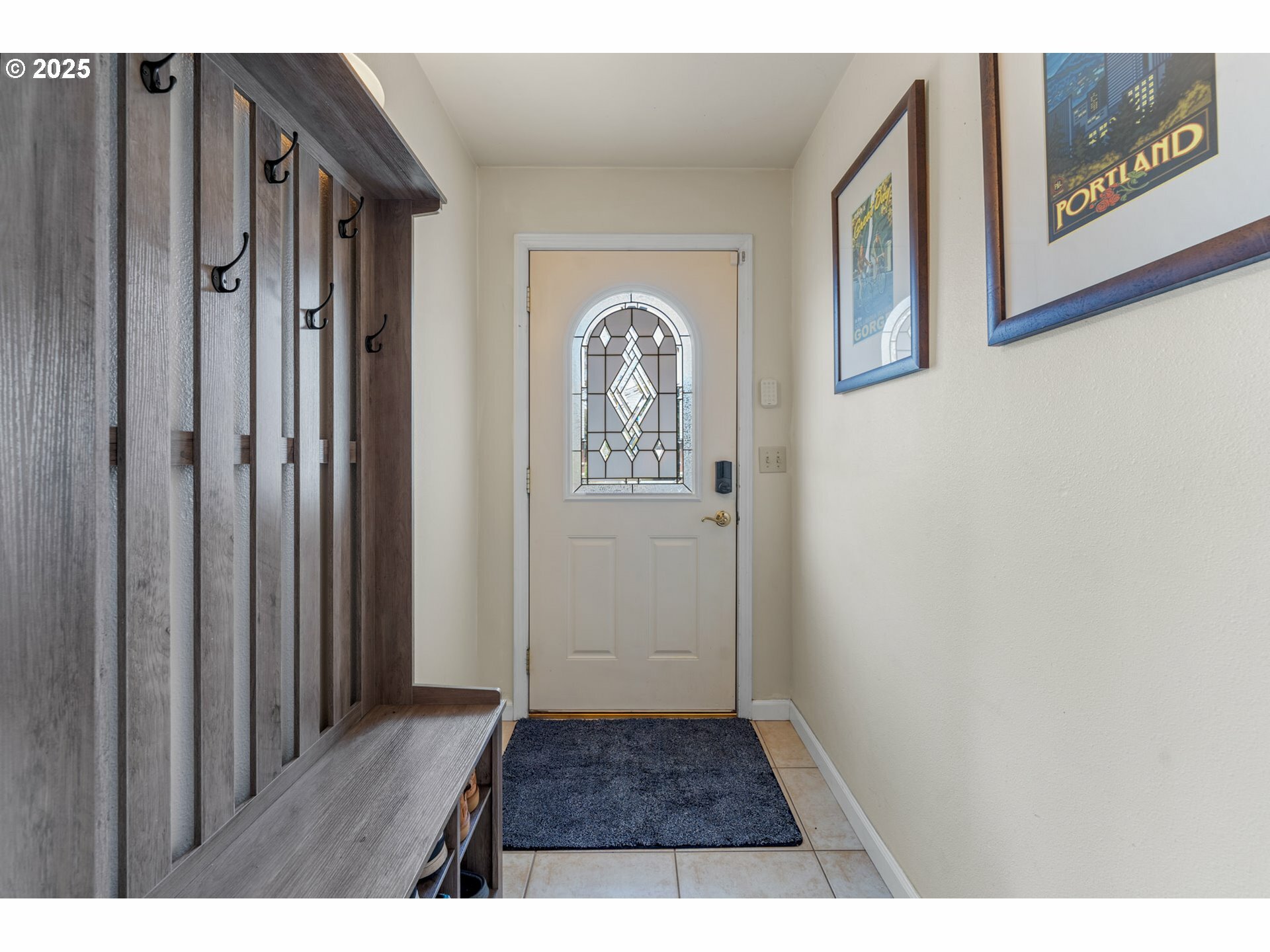 Property Photo: 601 N Tomahawk Island Dr OR 97217