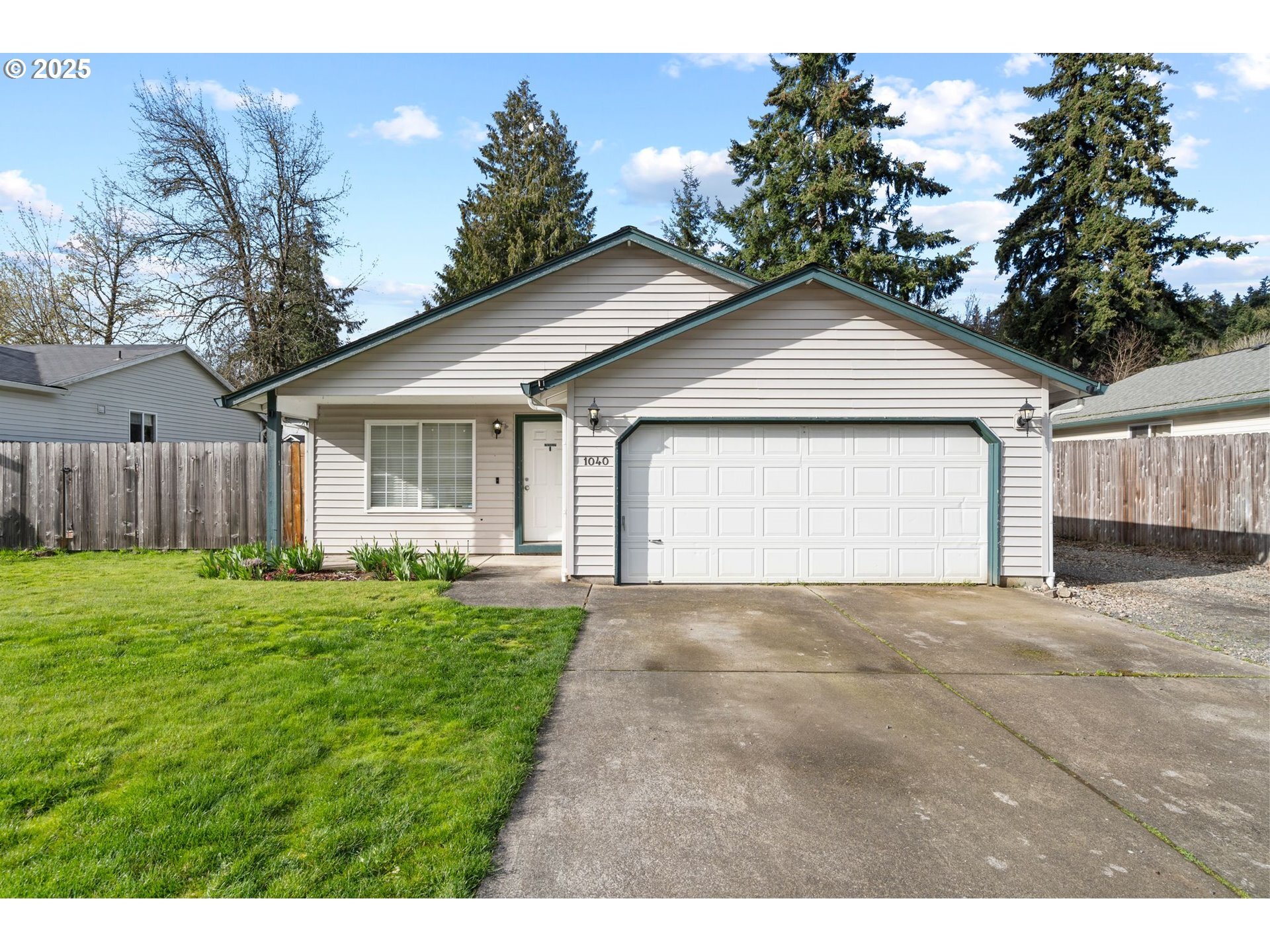 Property Photo:  1040 Ashland St  WA 98625 