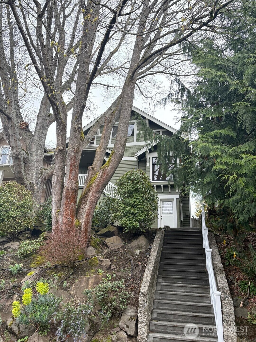 2528  2nd Avenue W  Seattle WA 98119 photo