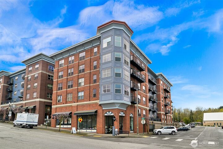 Property Photo:  910  Harris Avenue 505  WA 98225 