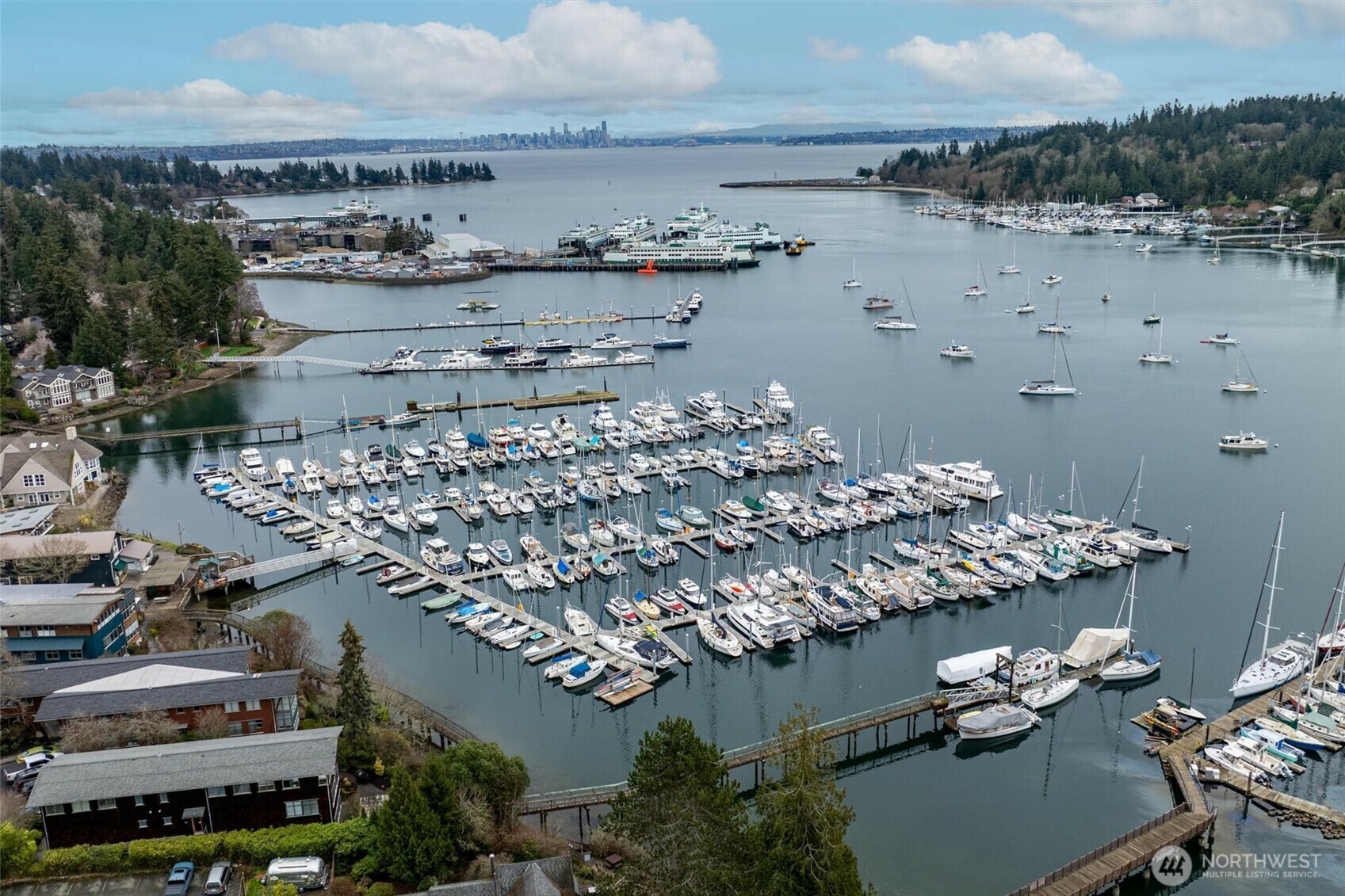 Property Photo: 141 Parfitt Way SW C-44 WA 98110