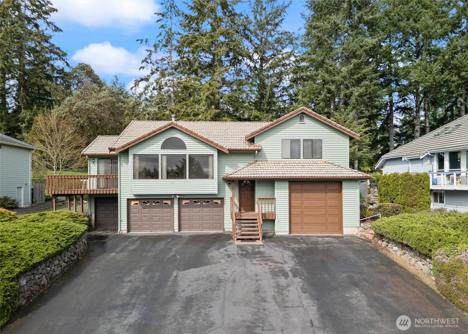 Property Photo: 290 E Rainier Court WA 98524