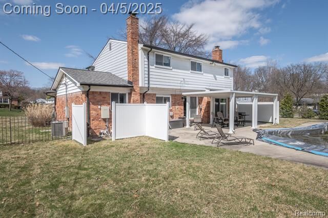 Property Photo:  38005 Southfarm Lane  MI 48167 