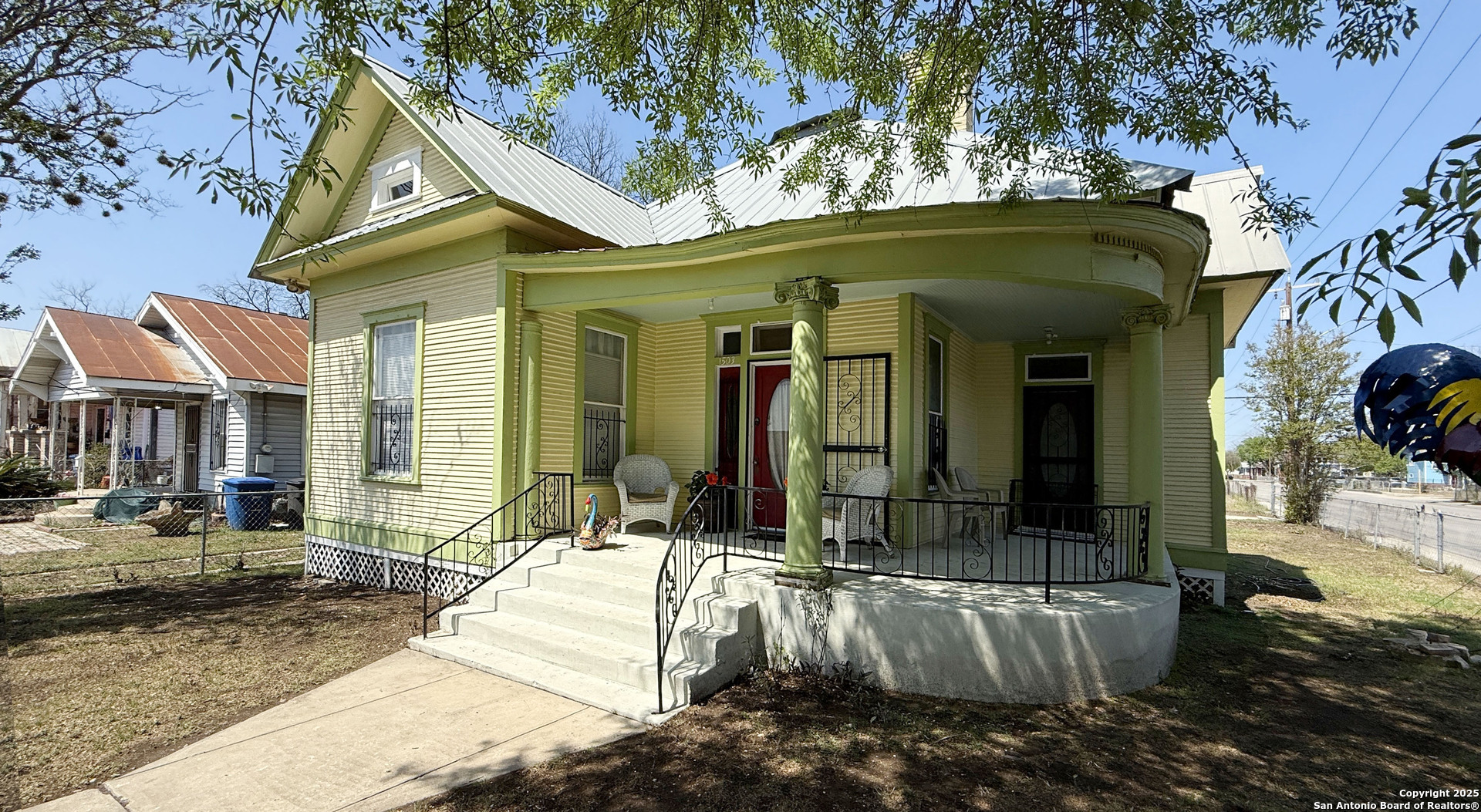 Property Photo: 1503 W Houston TX 78207