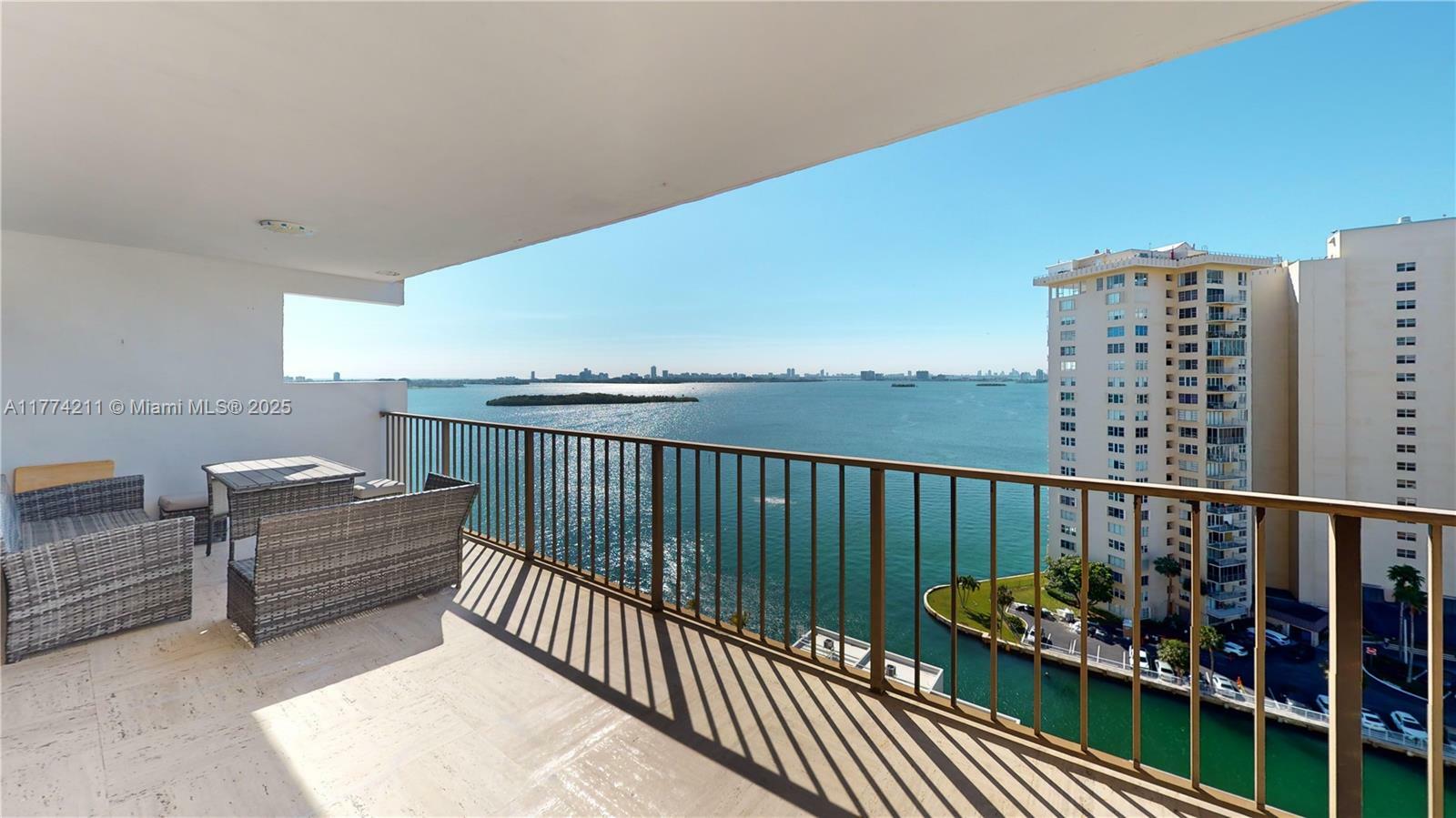Property Photo:  1800 NE 114th St 1706  FL 33181 