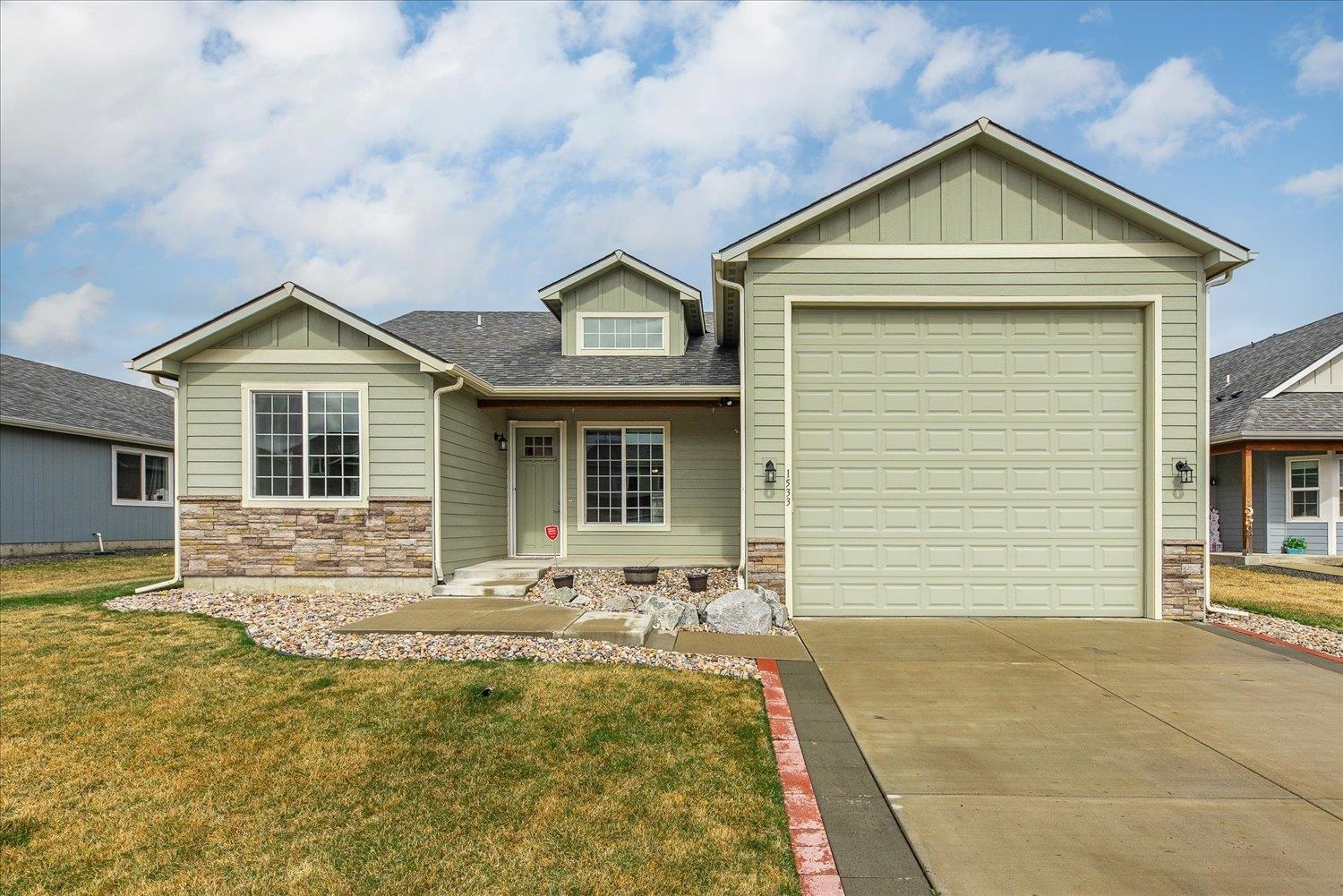Property Photo: 1533 E Marilyn Cir WA 99006