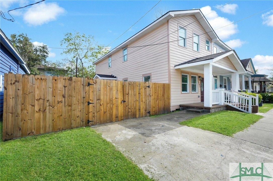 Property Photo: 1114 1/2 E Bolton Street GA 31404