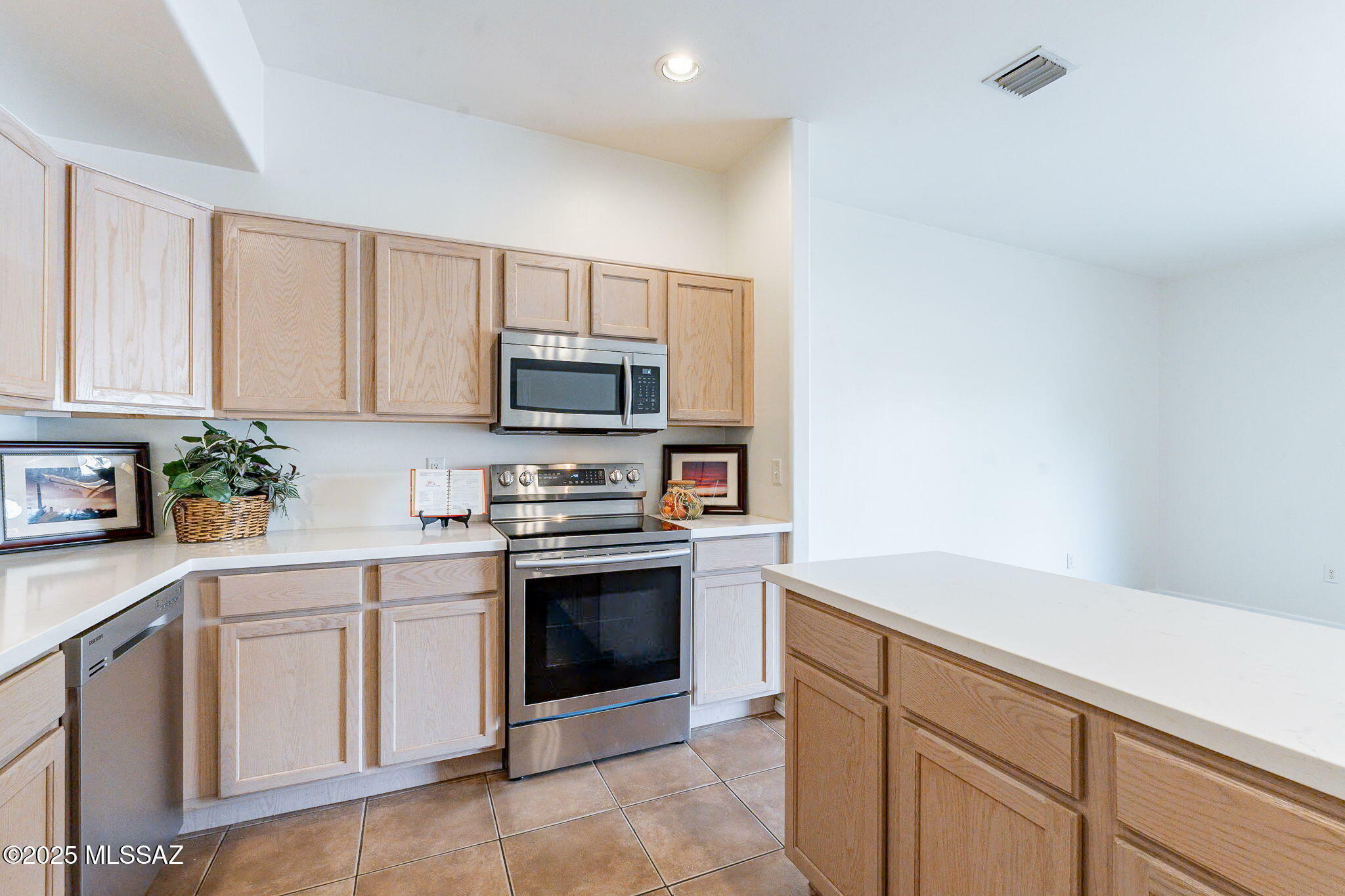 Property Photo: 4173 N Fortune Loop AZ 85719