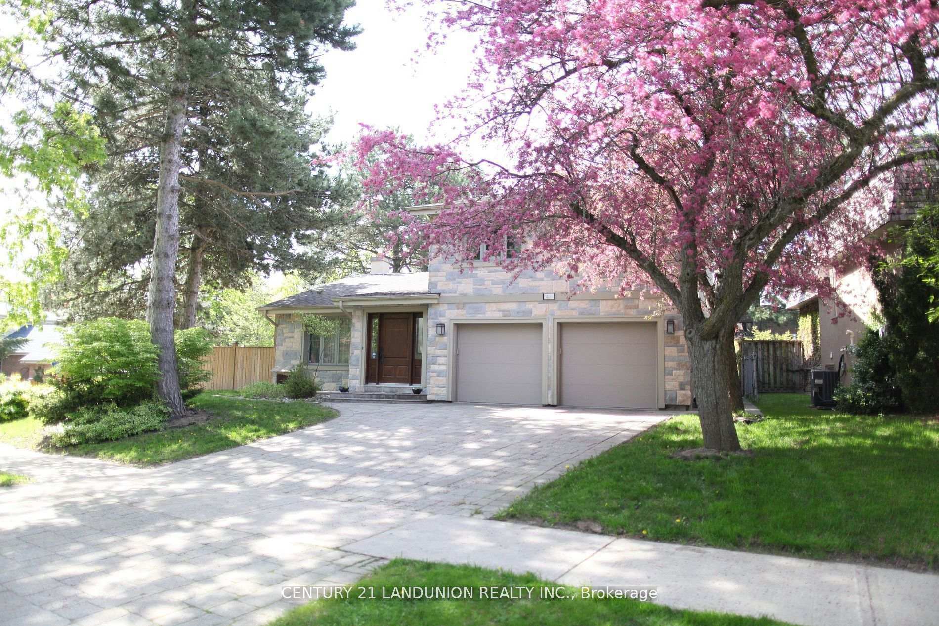 Property Photo: 43 Bamboo Grove ON M3B 2C8