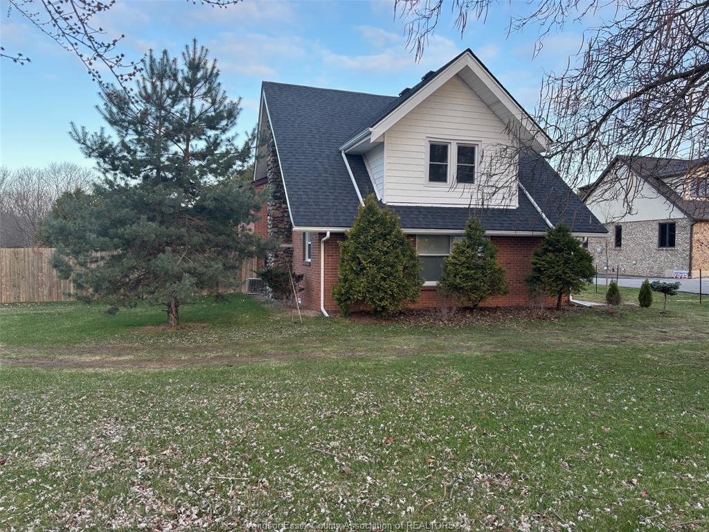 Property Photo:  1695 Division Road North  ON N9Y 2Y9 