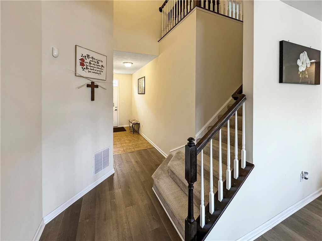 Property Photo: 5270 Lantern Hill Ext PA 15236