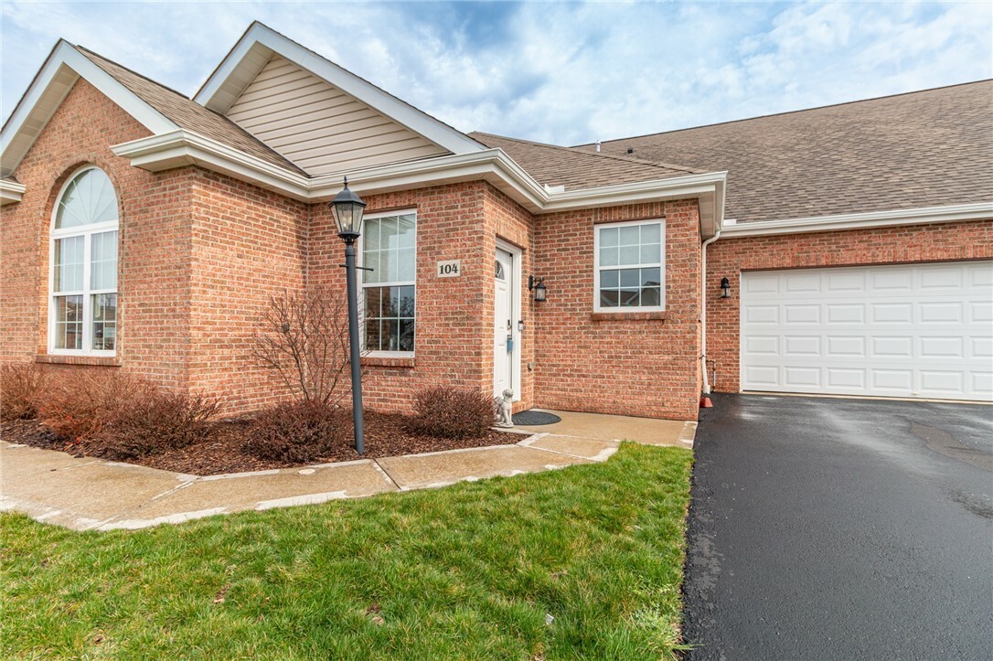 Property Photo: 104 Essex Court PA 16033