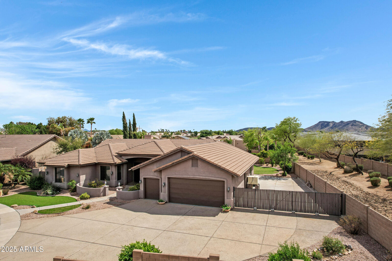 Property Photo: 4319 W Saguaro Park Lane AZ 85310