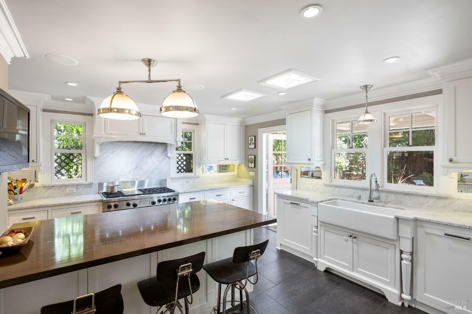 Property Photo: 330 Franklin Street CA 94559