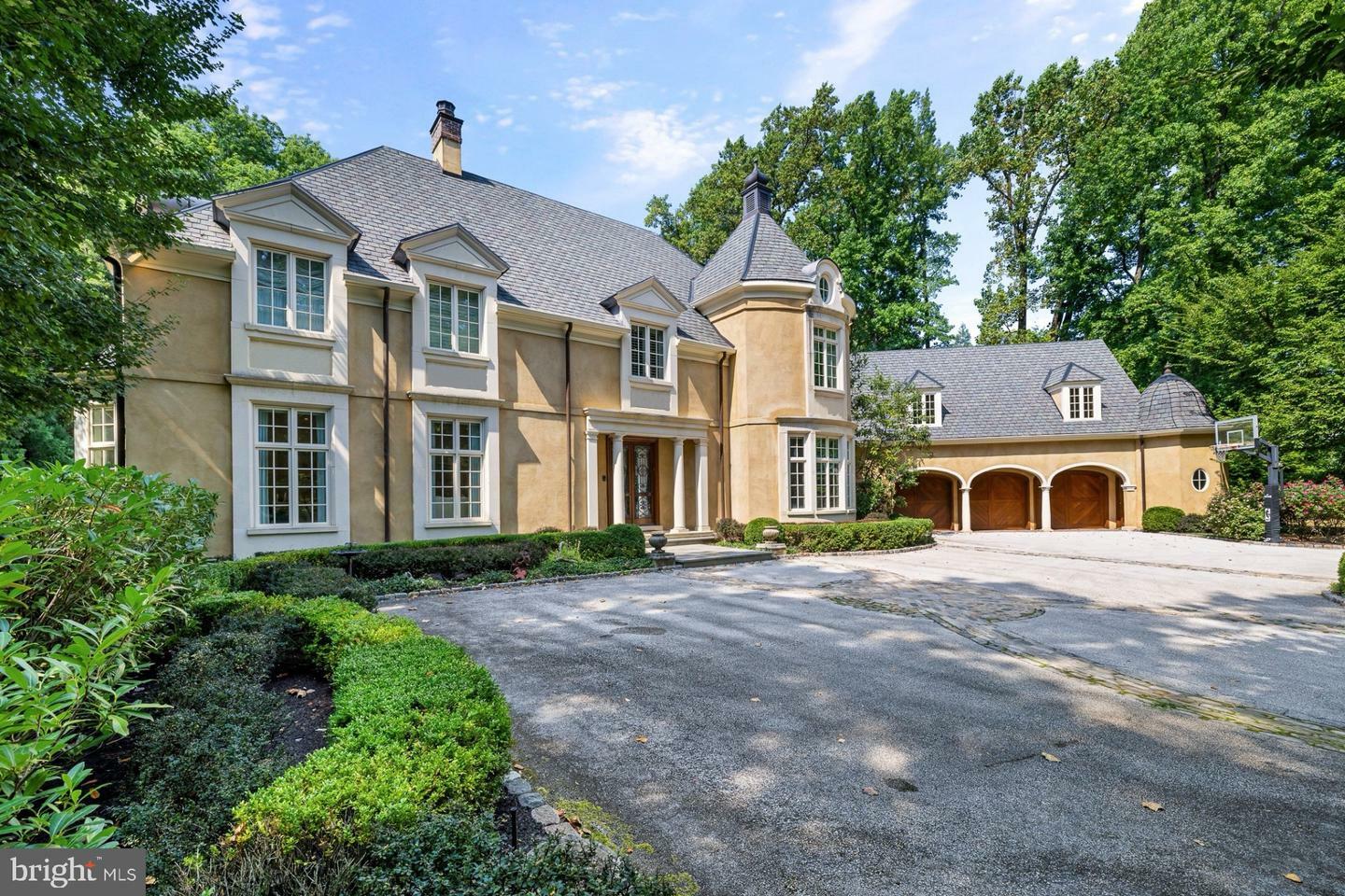 Property Photo: 726 John Barry Drive PA 19010
