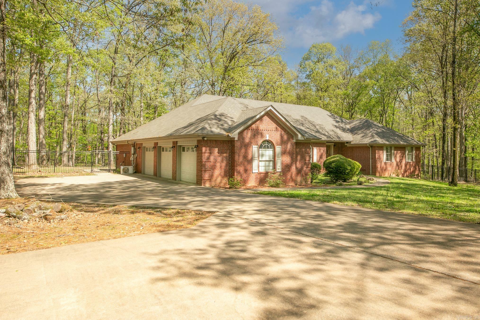 Property Photo: 90 Windsong Cove AR 72023