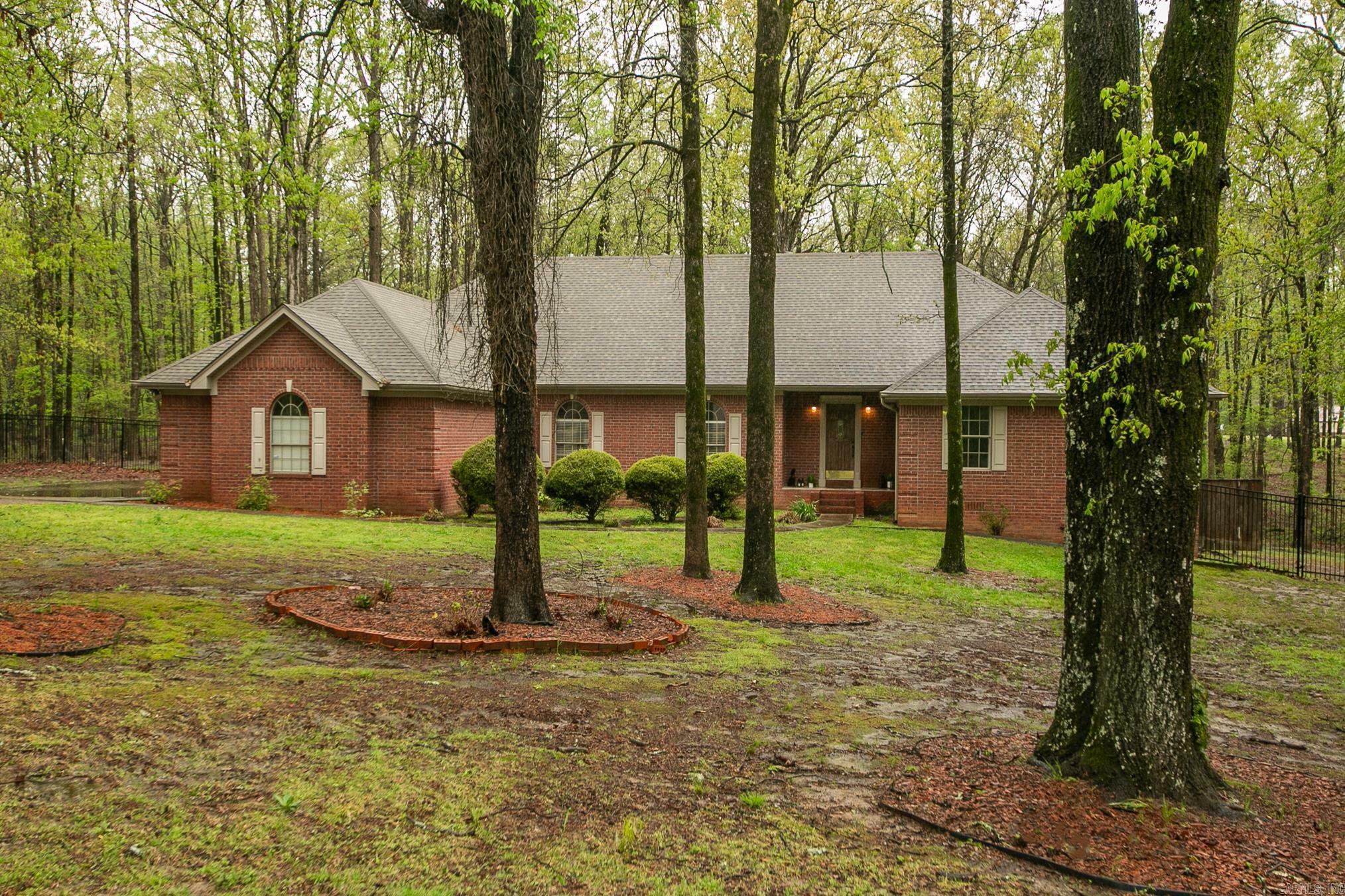 Property Photo: 90 Windsong Cove AR 72023