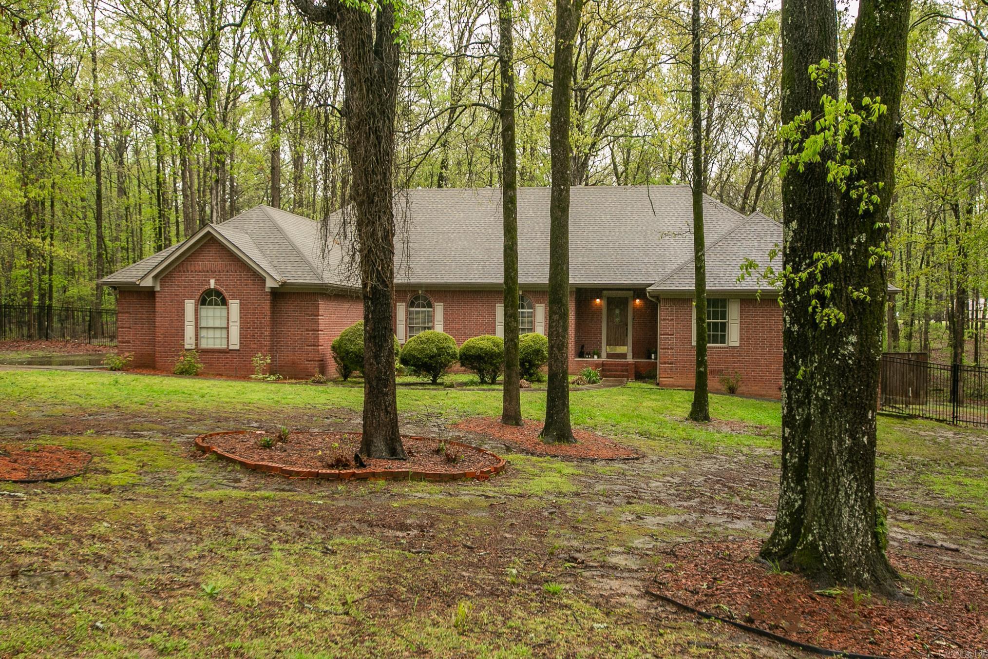 Property Photo: 90 Windsong Cove AR 72023