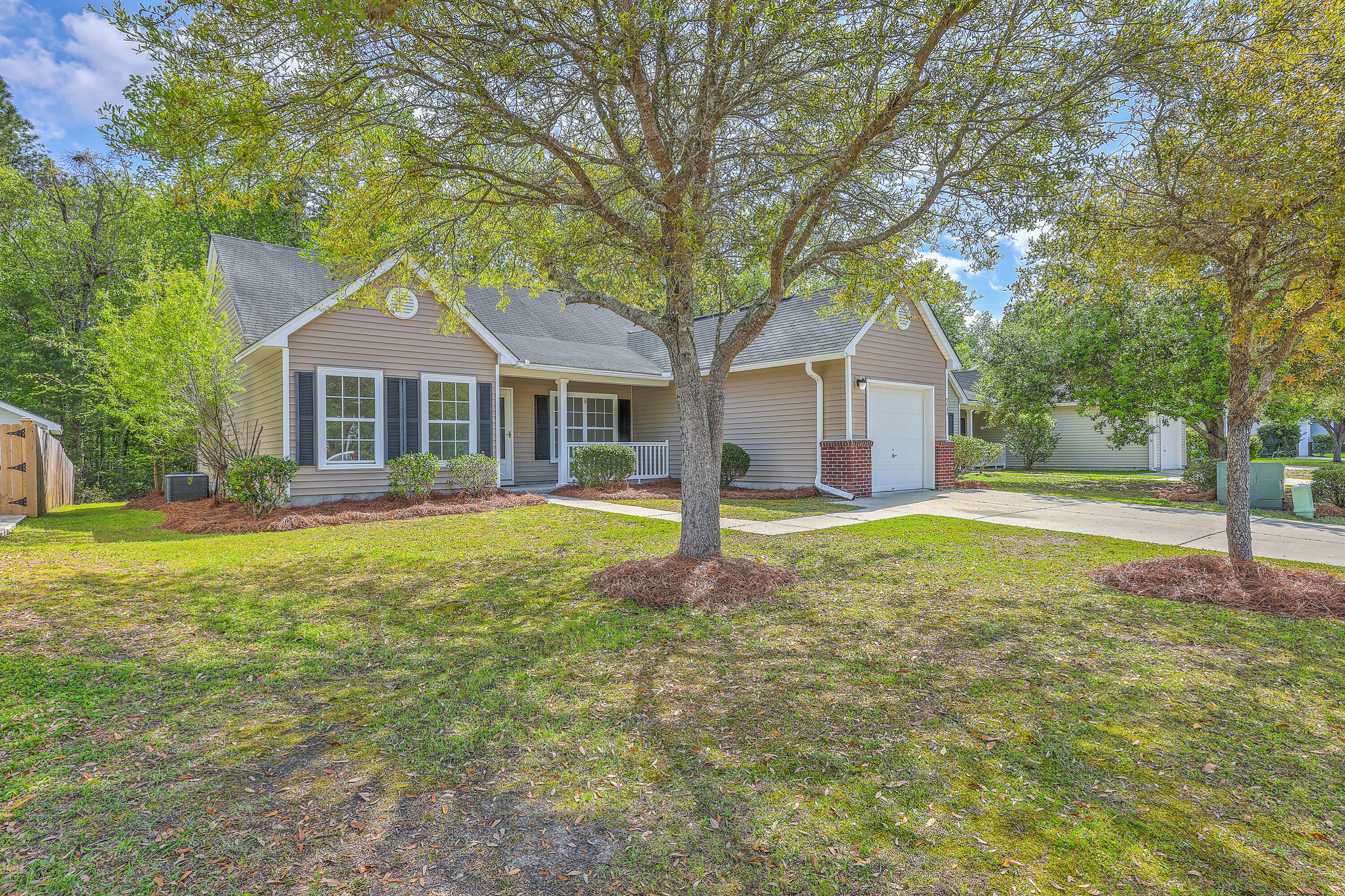 Property Photo: 5033 Thornton Drive SC 29485