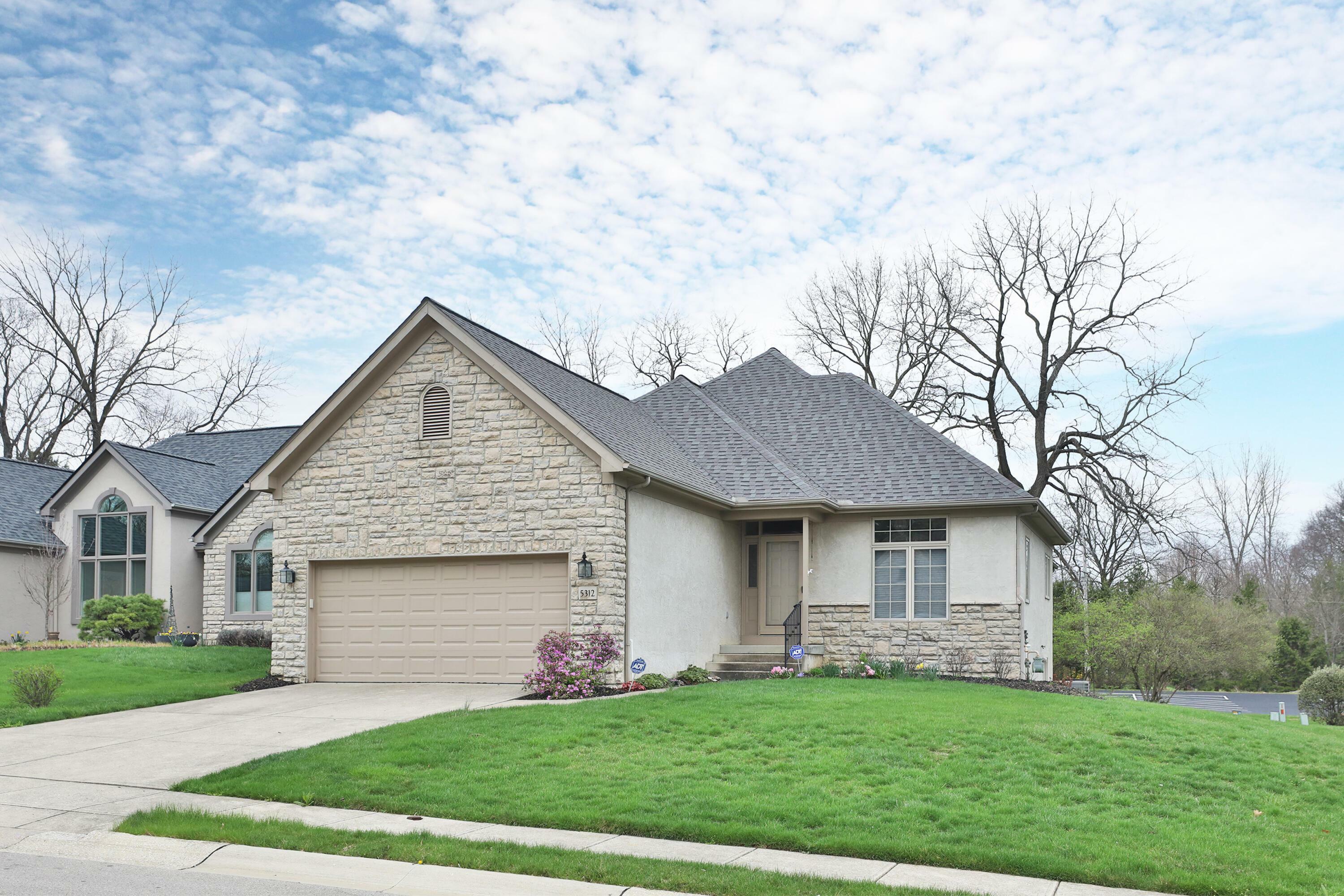 Property Photo: 5312 Courtney Place OH 43235