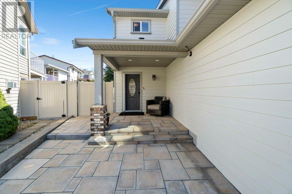 Property Photo: 801 20 Street Northeast 25 BC V1E 2R7