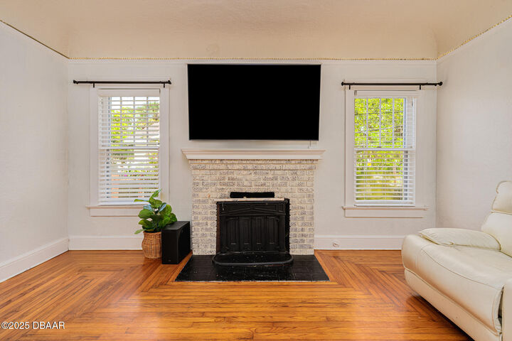 Property Photo:  915  917 N Oleander Avenue  FL 32118 